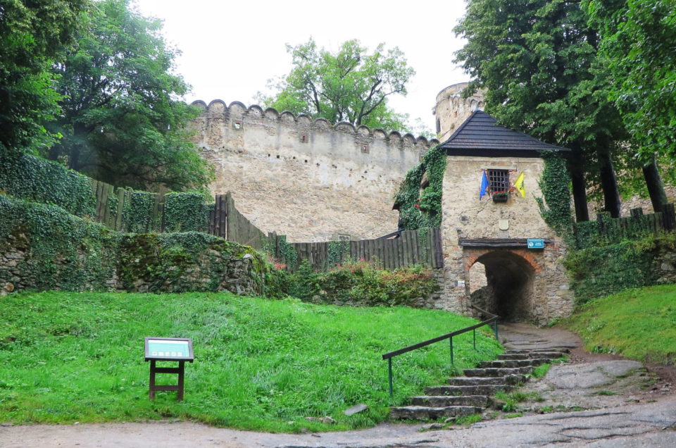 Wejście na zamek Chojnik